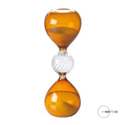 Clessidra Mascagni Home 20 cm in vetro ambra con sabbia arancione. Elegante oggetto decorativo per casa e ufficio. Design moderno e raffinato.