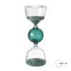 Clessidra Mascagni Home 22 cm in vetro verde con sfera centrale e sabbia coordinata. Elegante oggetto decorativo per casa e ufficio. Design moderno.