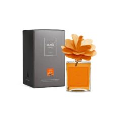 Diffusore Camelia MUHÀ 500 ml Cedro e Bergamotto: fiore in legno, profumazione agrumata e luminosa, ideale per ambienti grandi.