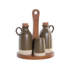 Ménage verde con base in acacia. Set elegante per condimenti, perfetto per cucina e tavola. Design moderno e naturale.