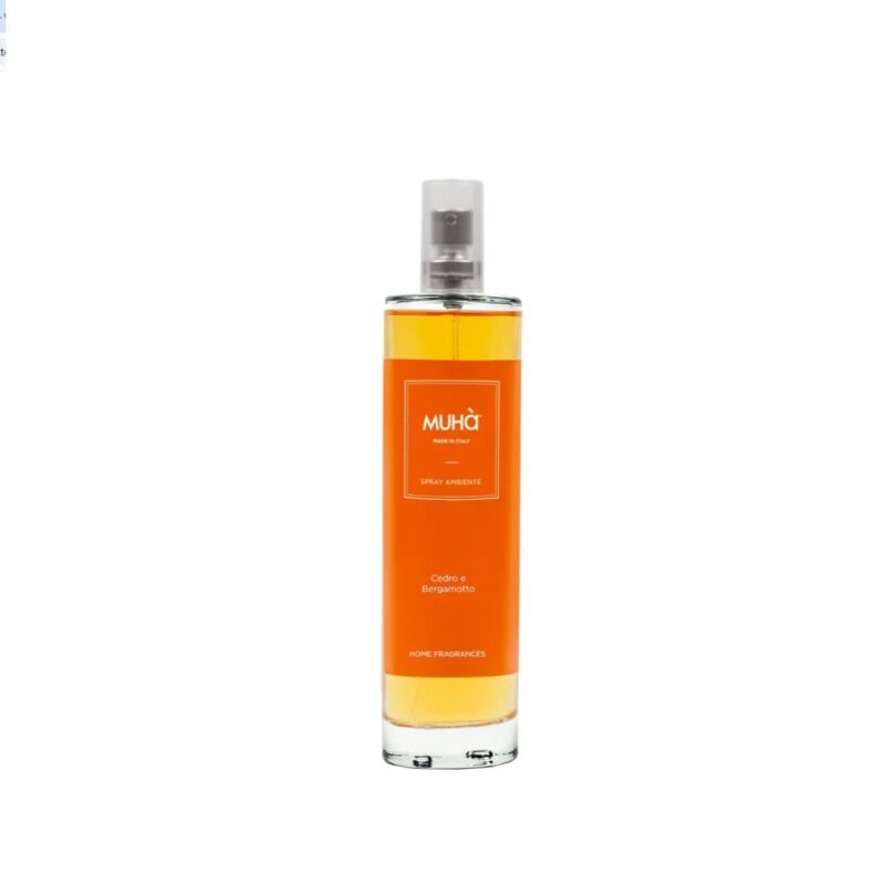 Spray ambiente MUHÀ 100 ml Cedro e Bergamotto: profumazione fresca e agrumata, immediata e luminosa. Scoprii tutte le fragranze.