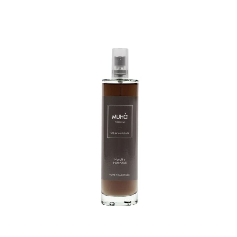 Spray ambiente MUHÀ 100 ml Neroli e Patchouli: profumazione intensa, elegante e sensuale. Ideale per rinfrescare ogni ambiente con stile e carattere.