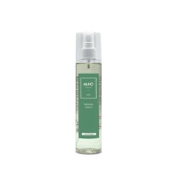 Spray Tessuti MUHÀ Aria di Capri 250 ml: fragranza fresca e mediterranea, delicata sui tessuti. Rinfresca capi e biancheria con una nota pulita e luminosa.