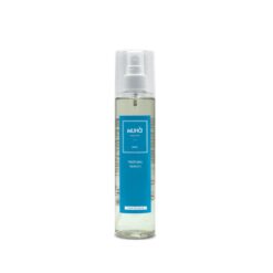 Spray Tessuti MUHÀ Mare d’Inverno 250 ml: fragranza fresca e marina, delicata sui tessuti. Rinfresca capi e biancheria con una nota pulita e rilassante.
