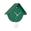 Orologio a cucù retrò verde Present Time 25 cm: stile vintage, meccanismo silenzioso e finiture resistenti. Aggiungi carattere alla tua casa, ordina subito.