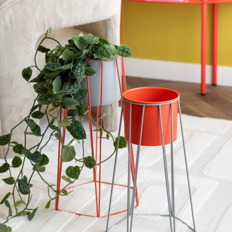 Alternative view of Set 2 Portapiante design in metallo grigio e rosso PRESENT TIME