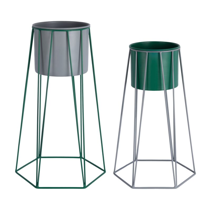 Set 2 portapiante design in metallo grigio e verde Present Time: eleganti, resistenti e moderni. Perfetti per valorizzare piante e ambienti. Ordina ora!
