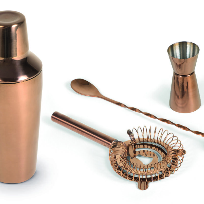 Set cocktail WD Lifestyle in acciaio inox rose gold con shaker, jigger, strainer e cucchiaio. Elegante e completo. Acquista su Savino Arte e Design!