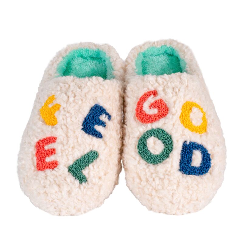 Pantofole morbide WD Lifestyle in effetto teddy panna con ricamo multicolore "Feel Good". Calde e contagiose. Acquista su Savino Arte e Design!