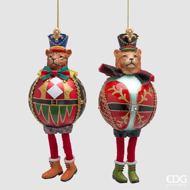 Pallina di Natale a forma di gatto soldatino EDG diametro 10 cm con dettagli dipinti e gambe pendenti. Esclusivo addobbo per l'albero. Acquista su Savino Arte e Design!