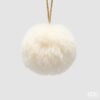 Pallina di Natale peluche colore bianco EDG diametro 8 cm in morbida pelliccia ecologica. Soffice addobbo per l'albero. Acquista su Savino Arte e Design!