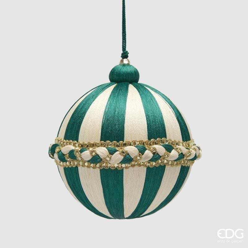 Pallina di Natale Treccia EDG diametro 12 cm a strisce verdi e avorio con passamaneria oro. Elegante addobbo tessile d'ispirazione vintage. Acquista su Savino Arte e Design!