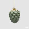 Pigna decorativa in vetro EDG altezza 9,5 cm verde e oro. Delicato pendente artigianale per l'albero di Natale. Acquista su Savino Arte e Design!