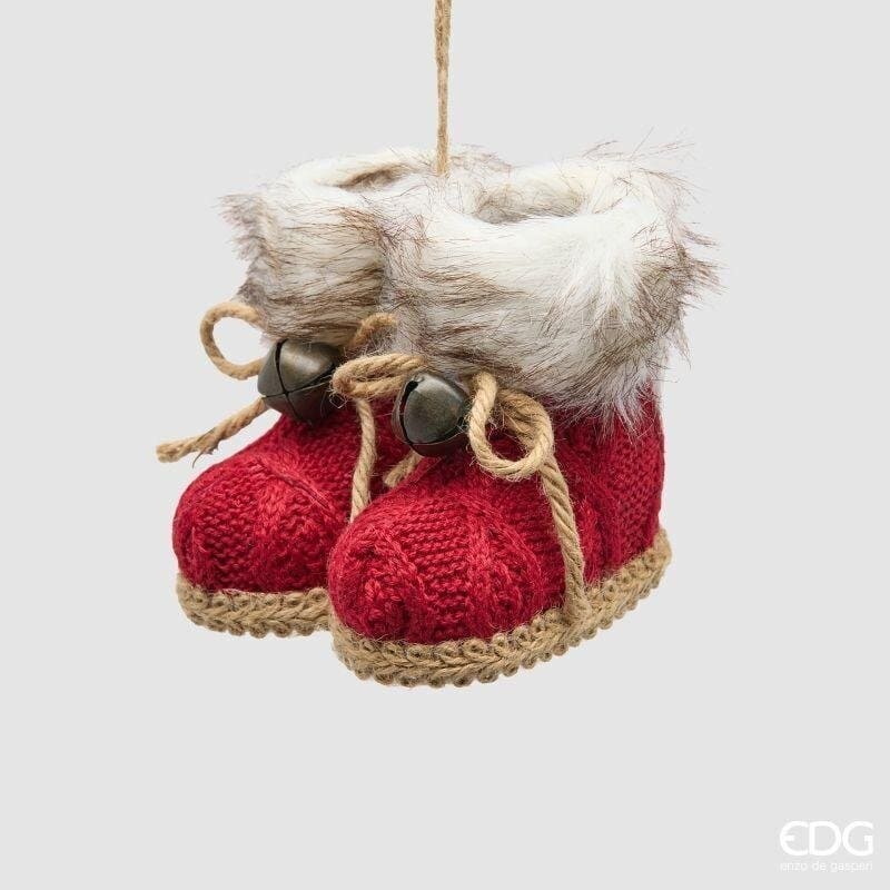 Pallina di Natale a forma di stivaletto EDG altezza 8 cm rosso con pelliccia e campanello. Delizioso addobbo per l'albero. Acquista su Savino Arte e Design!