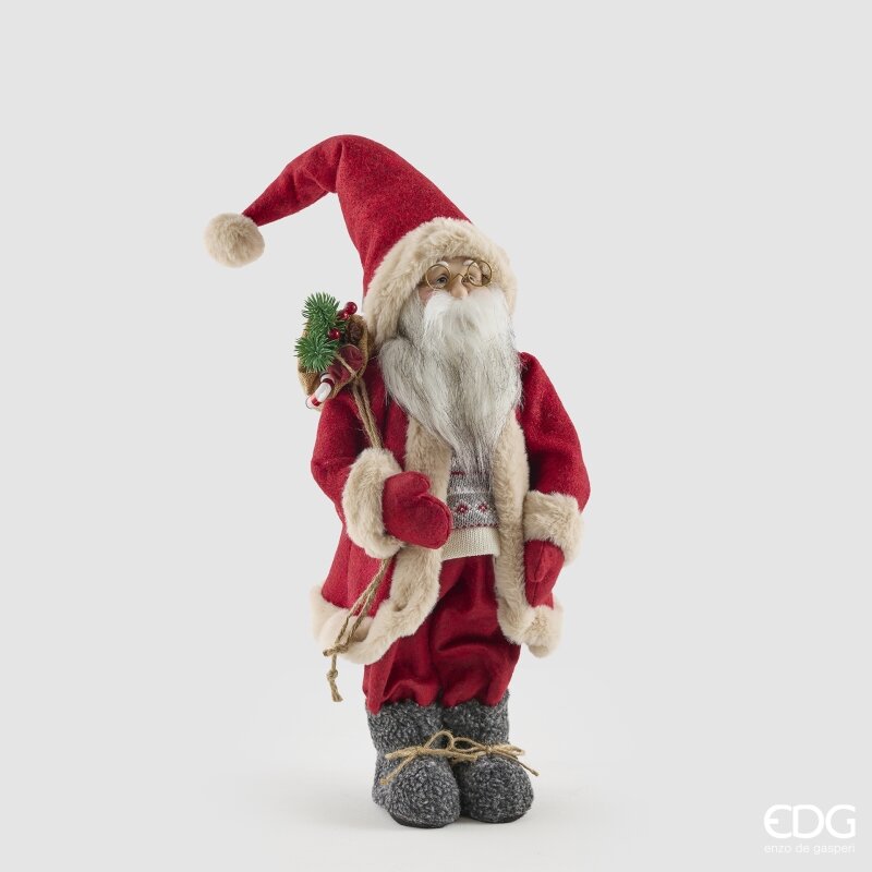 Babbo Natale con cappotto EDG 55 cm. Statuetta natalizia in maglia jacquard e panno rosso con sacco in spalla e dettagli beige. Savino Arte e Design!