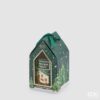 Candela profumata al cardamomo EDG "Christmas Hamlet". Elegante candela in bicchiere decorato con box casetta. Acquista online su Savino Arte e Design!