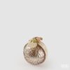 Candela profumata a sfera in vetro ambra EDG 8 cm alla cannella. Raffinato contenitore lavorato per un'atmosfera calda. Acquista su Savino Arte e Design!