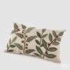 Cuscino Agrifoglio EDG 30x50 cm. Complemento d'arredo natalizio rettangolare ricamato con foglie verdi e bacche rosse. Savino Arte e Design!