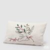 Cuscino Joyful Agrifoglio EDG 30x50 cm. Tessile natalizio rettangolare ricamato con rami botanici, bacche ed il nastro con la scritta Joyful. Savino Arte e Design!