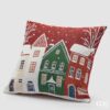 Cuscino Villaggio di Natale EDG 45x45 cm. Tessile quadrato in gobelin rosso con casette innevate, dettagli verdi e paesaggio fiabesco. Savino Arte e Design!Cuscino Villaggio di Natale EDG 45x45 cm. Tessile quadrato in gobelin rosso con casette innevate, dettagli verdi e paesaggio fiabesco. Savino Arte e Design!