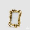 Portafoto rettangolare oro con fiocchi EDG per foto 10x15 cm. Cornice scultorea d'ispirazione neoclassica e finitura anticata. Acquista su Savino Arte e Design!