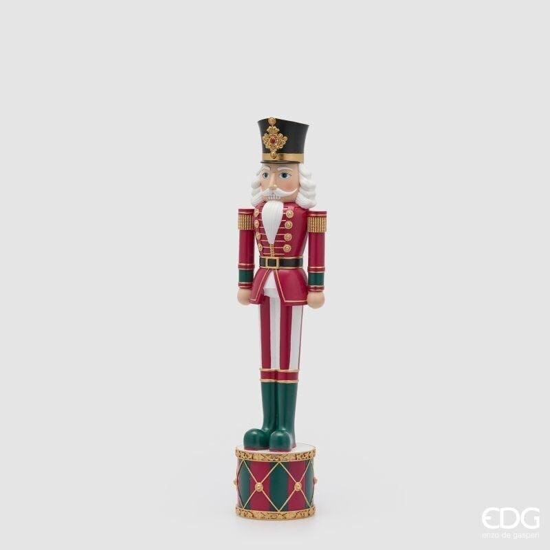 Soldatino Schiaccianoci EDG altezza 61 cm eretto su tamburo decorato. Statua natalizia in resina per consolle e caminetti. Acquista su Savino Arte e Design!