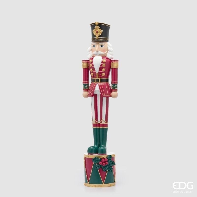 Soldatino Schiaccianoci EDG altezza 92 cm eretto su tamburo con agrifoglio. Statua natalizia scenografica da appoggio e terra. Acquista su Savino Arte e Design!