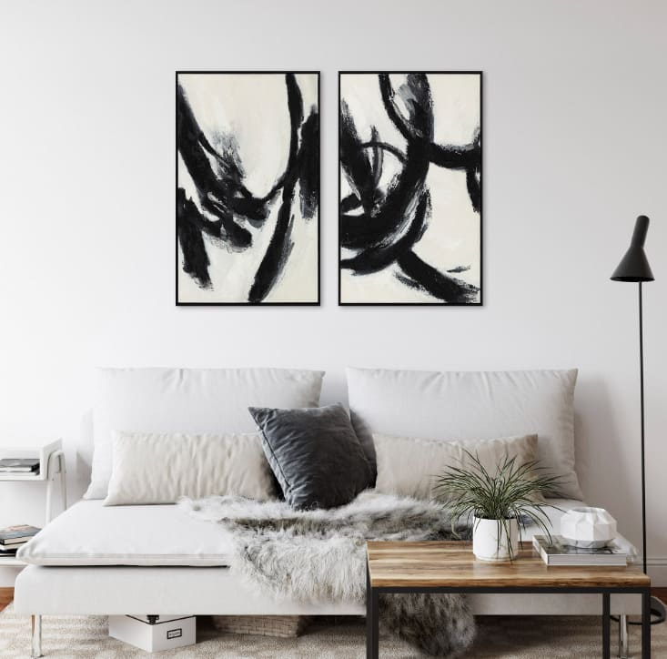Quadro astratto 60x80 cm su tela con pennellate dinamiche nere su fondo chiaro e cornice inclusa. Vendita pezzo singolo in varianti. Acquista su Savino Arte e Design!