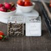 Set sale e pepe Simple Day in vetro borosilicato "Sale quanto basta" e "Un pizzico di pepe". Design cubico e moderno. Acquista su Savino Arte e Design!