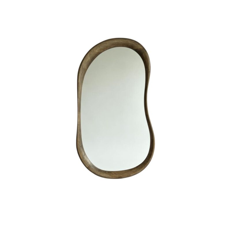 Specchio da parete ondulato 78x140 cm con cornice in legno naturale scuro. Design amebico e organico per soggiorno o camera.