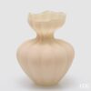 Vaso Flow EDG Enzo De Gasperi 32 cm in vetro satinato color avorio a forma di fiore. Design scultoreo e luminoso. Acquista su Savino Arte e Design!